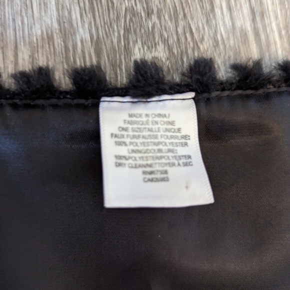 Woman's Black Faux Fur/Plush Vest- One Size - Picture 8 of 8